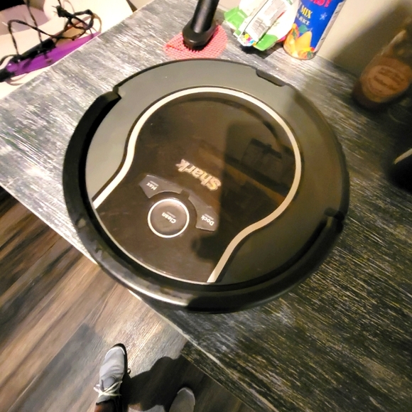 Shark vaccum - Picture 1 of 2